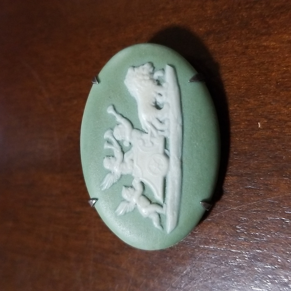 Wedgwood Antique Jasperware Dip Green Brooch - Picture 2 of 9